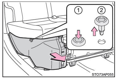 Toyota Yaris. Entfernen der Abdeckung der 12-Volt-Batterie