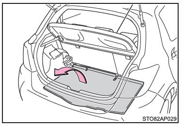 Toyota Yaris. Herausnehmen des Notfall-Reparatur-Kits für Reifen