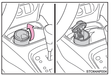 Toyota Yaris. Herausnehmbarer Aschenbecher