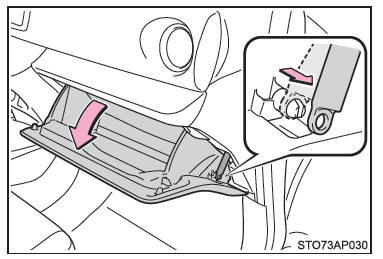 Toyota Yaris. Vorgehensweise beim Ausbau