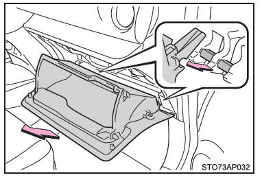 Toyota Yaris. Vorgehensweise beim Ausbau