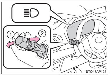 Toyota Yaris. Einschalten des Fernlichts